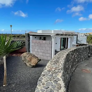 Сasa de vacaciones Sun, Relax & Lava, Free Wifi 600mb, Bbq, Tinajo